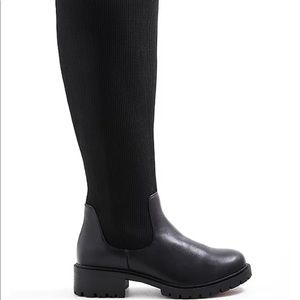 **limited time post**BNIB TORRID SZ8.5 STRETCH RIBBED KNEE BOOT FAUX LEATHER(WW)
